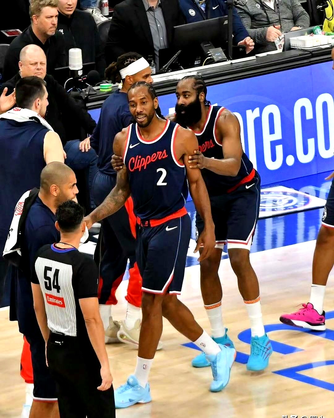 爱游戏APP-洛杉矶快船发布备战花絮，国际比赛日伤情更新，英超任务艰巨，年轻球员得到机会的简单介绍